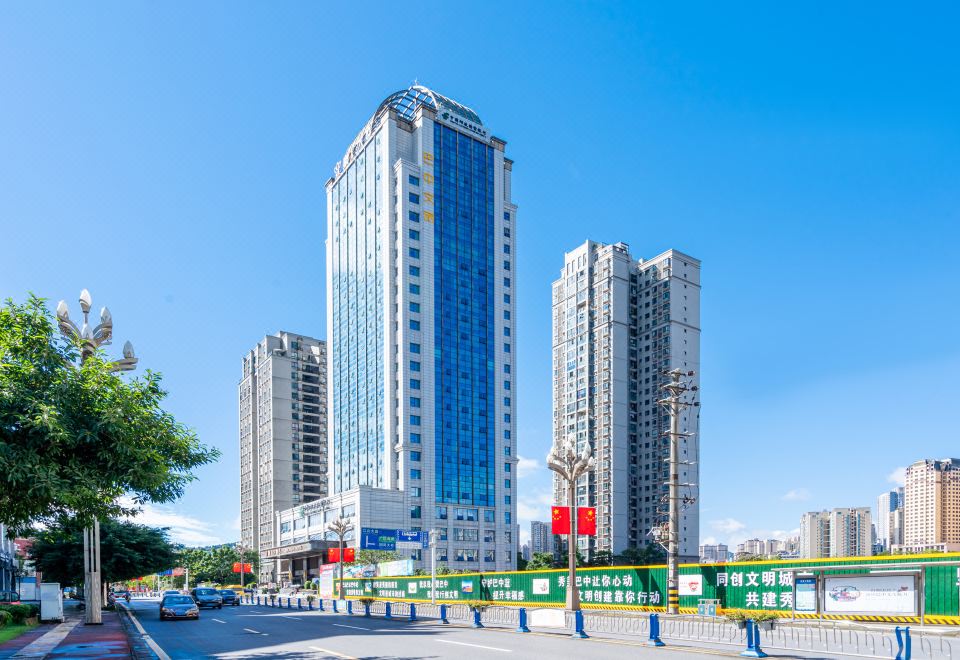 巴中秦川大酒店外景图