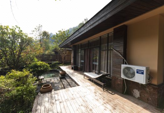 Longlin Hot Spring Resort Hotel Overview