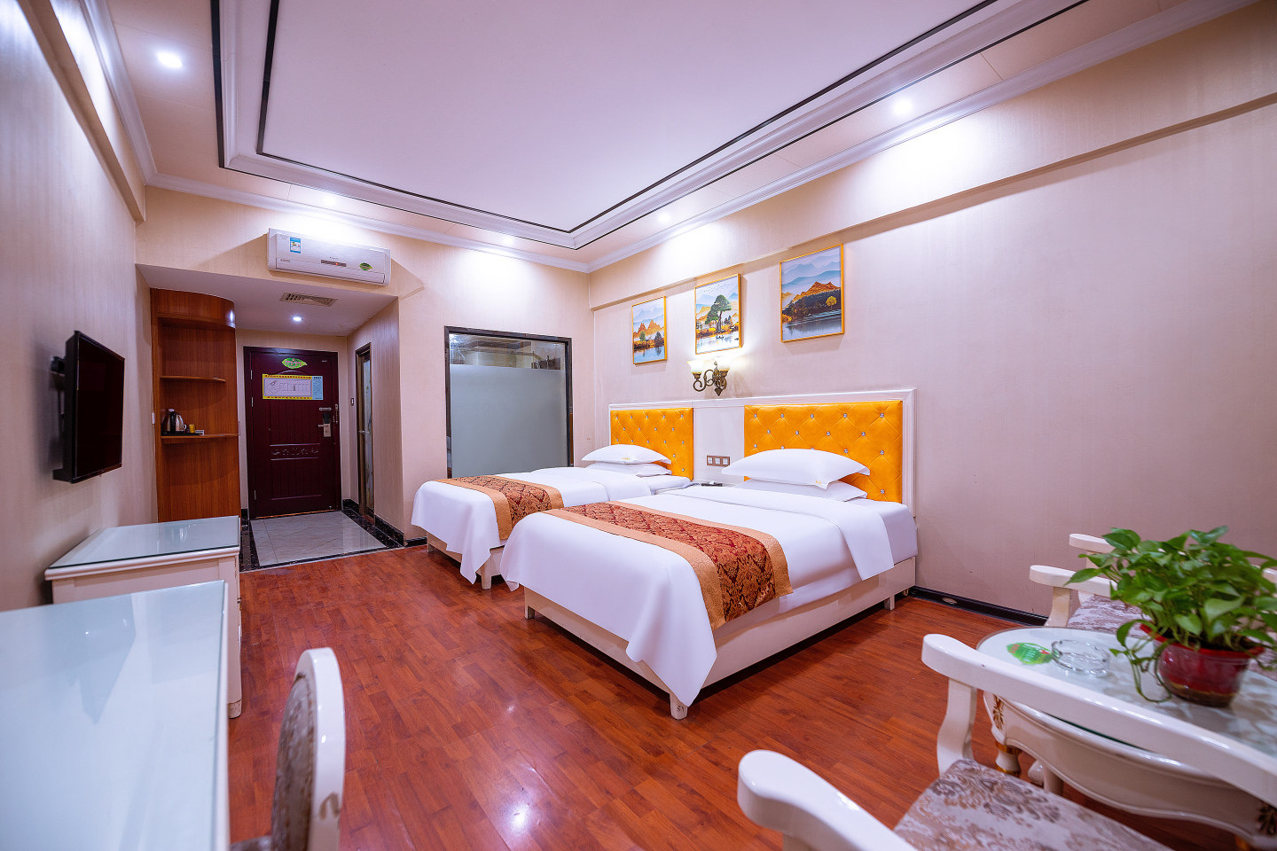 Xinzhongyuan HotelOver view