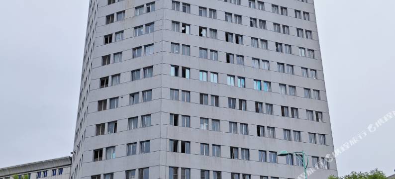 尖峰·悦电竞酒店(鞍山万象汇火车站店)图片