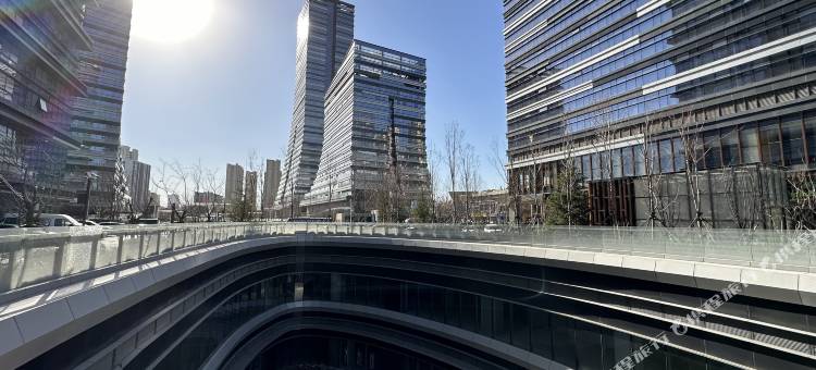 LEO利欧尚品酒店(李沧万达广场李村地铁站店)图片