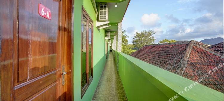 Hotel O 沙哈巴特伊斯兰旅馆靠近普拉萨电信巴威安(Hotel O Sahabat Syariah Near Plasa Telkom Bawean)图片