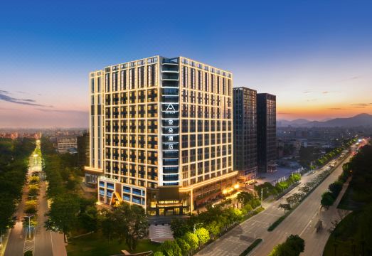 广州白云太和民营科技园亚朵酒店外景图