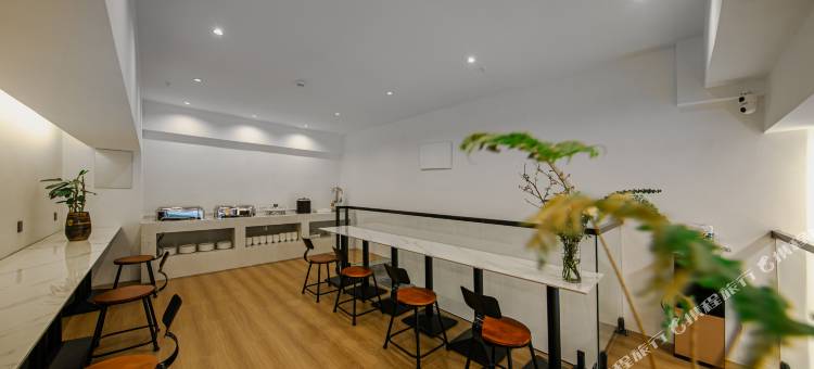 由里美宿·智慧酒店(贵阳西南国际商贸城店)图片