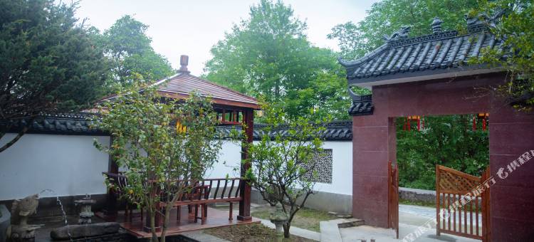 徽澜阁·轻居美宿(婺源弦高西湖凼文旅街区高铁站店)图片