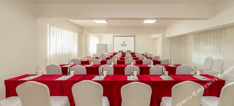 布尔津吉克普林丽呈酒店图片