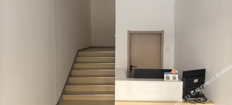 猴子灯青年旅舍(青岛台东步行街店)图片