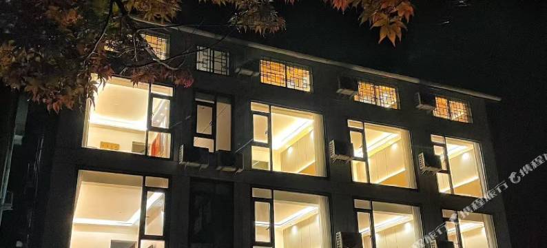 雾与山房图片