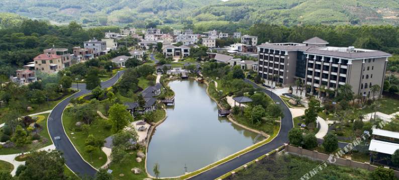 芃谷小镇圣莎拉酒店图片