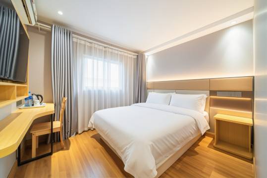 开蔓轻奢酒店(上海大学锦秋路地铁站店)