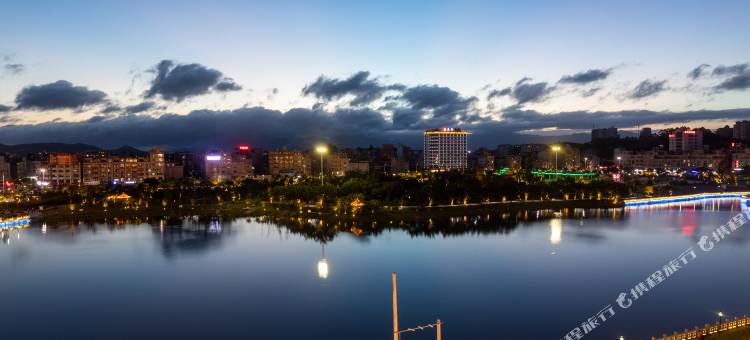 百合酒店(阳西西湖店)图片