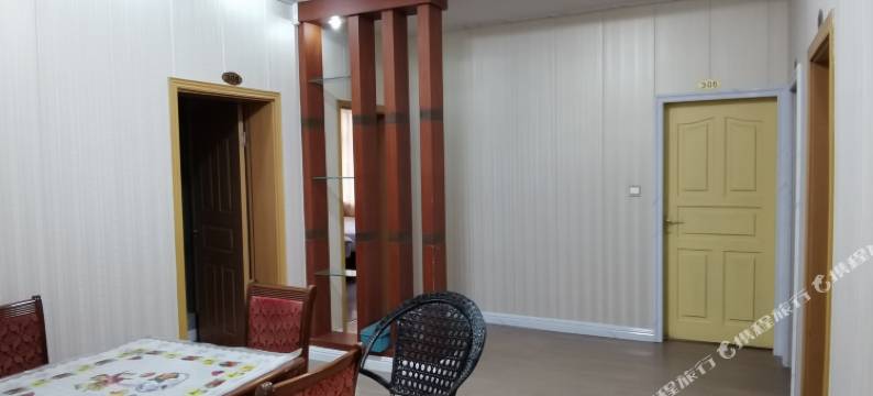 泸定天空之城商务酒店图片