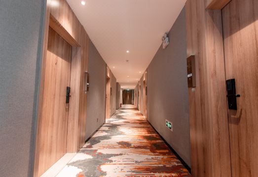 Yue Hotel (Yulin Rong County Xiujiangqiao) Hotel Overview