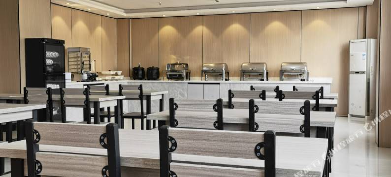 安易居酒店(罗田塔山湖店)图片