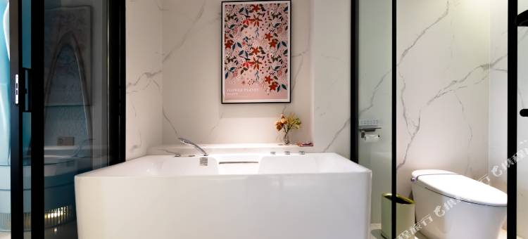 南客里里·The Hideaway·孔雀王庭花园度假酒店(星光夜市店)图片