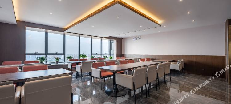 柏曼酒店(济南财富时代广场山东国际会展中心店)图片