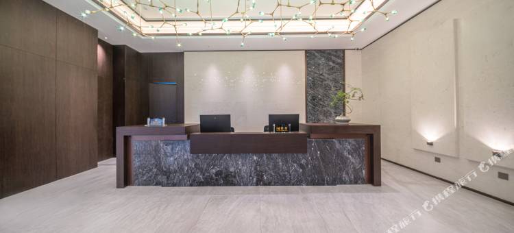 奎屯团结南街丽呈睿轩酒店图片