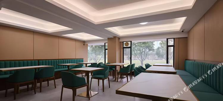 悦致美·美宿Modern Minimalism Momentum轻居(江门鹤山址山店)图片