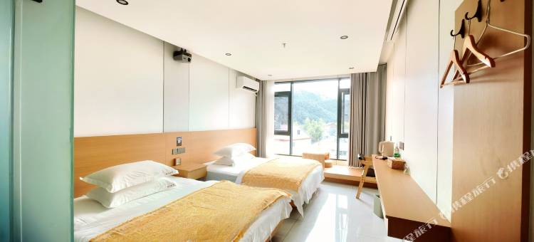 观山如是民宿(葛仙山风景区店)图片