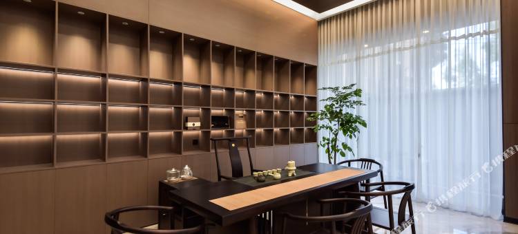 悦茴智能酒店(大理高铁站洱海公园店)图片