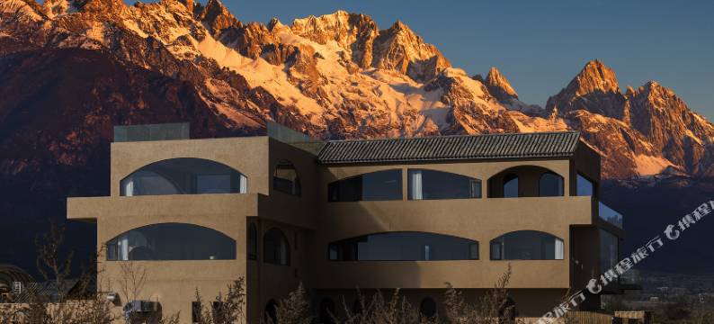 山海野趣丨超一线雪山·日照金山丨SnowMountain观景民宿(白沙店)图片