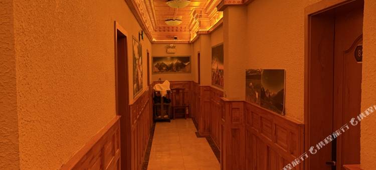久治多美藏家酒店图片