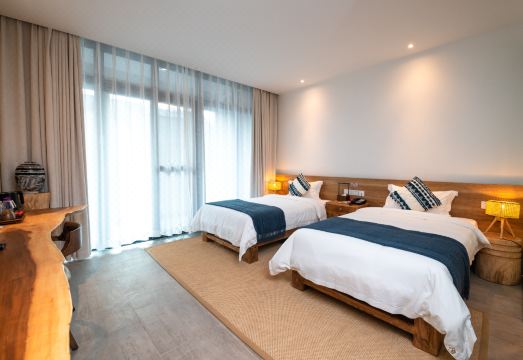 Lingnan Dadi Baicaoyuan Shunshuiju Hotel Hotel Overview