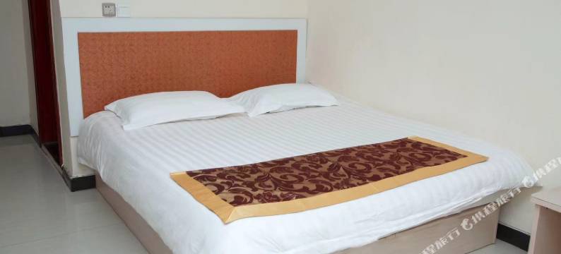 鸿振宾馆(枣庄西站店)图片