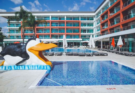 Aquashow Park Hotel Hotel Overview