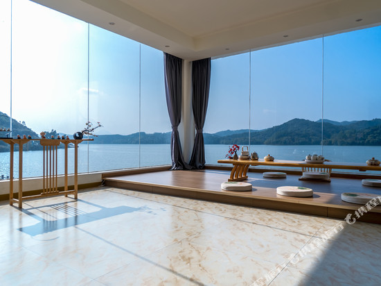 英德凝碧湾江景民宿