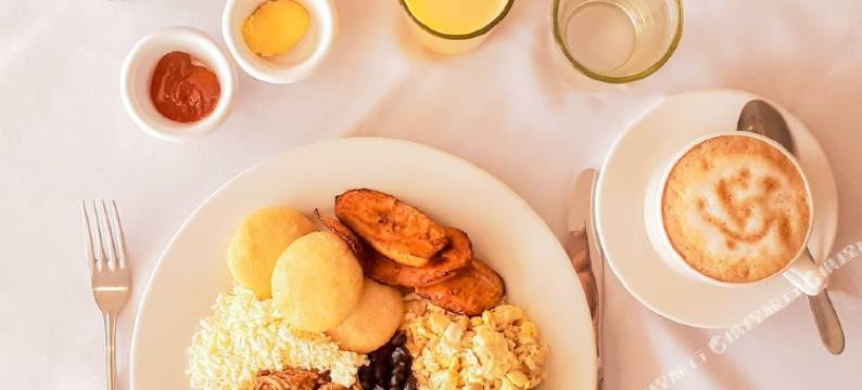 克里斯蒂娜套房酒店(Hotel Cristina Suites)图片