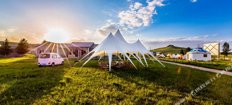 乌兰布统草原乌兰野宿图片