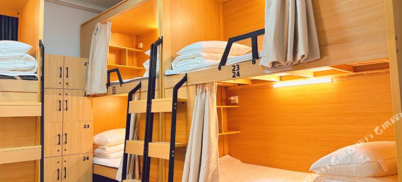 郑州梦幻城太空舱青年客栈图片