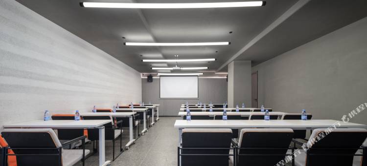 大连中山广场人民路轻居酒店图片