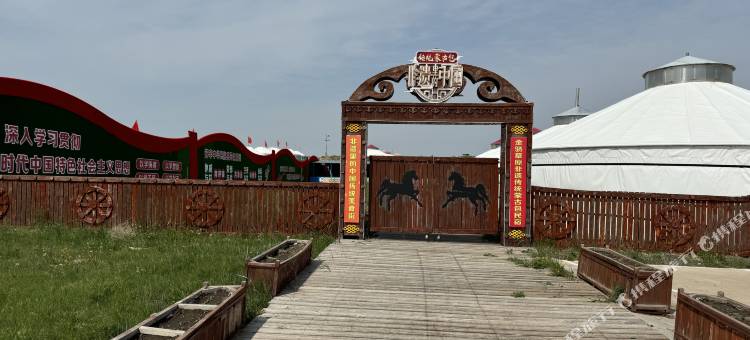 呼伦贝尔市陈巴尔虎旗金骄草原非遗传统蒙古包民宿图片