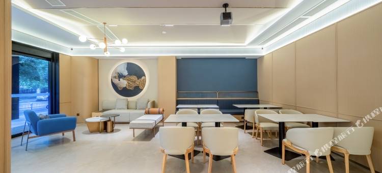 艺龙安悦酒店(杭州钱江新城婺江路地铁站店)图片