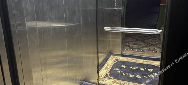 定日岗尖巴藏家大酒店图片