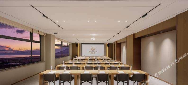 赛里木湖水云杉铂骊酒店(新游客中心店)图片