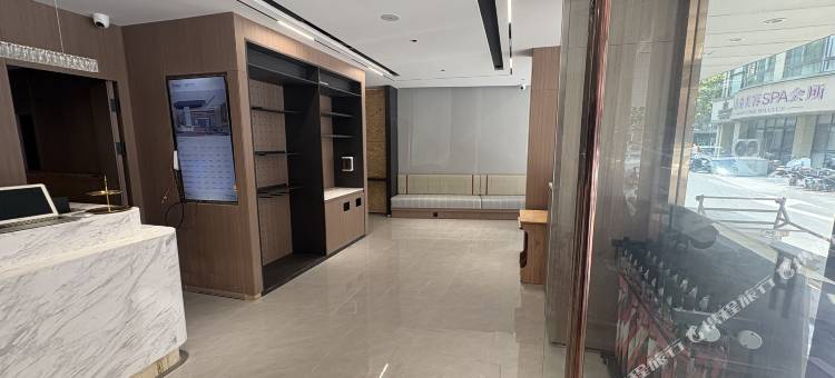 柏曼酒店(昆山金鹰国际绣衣地铁站店)图片