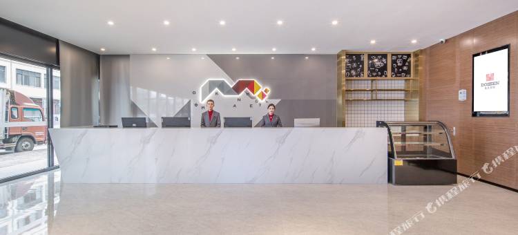 柏曼酒店(百色平果文化公园体育场店)图片