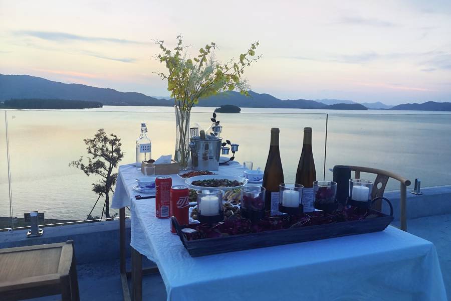 餘姚湖上隱客棧