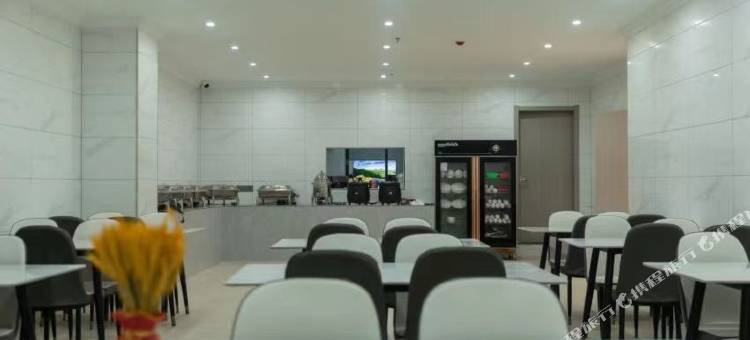 转角智能客房酒店(惠来西溪客运站店)图片