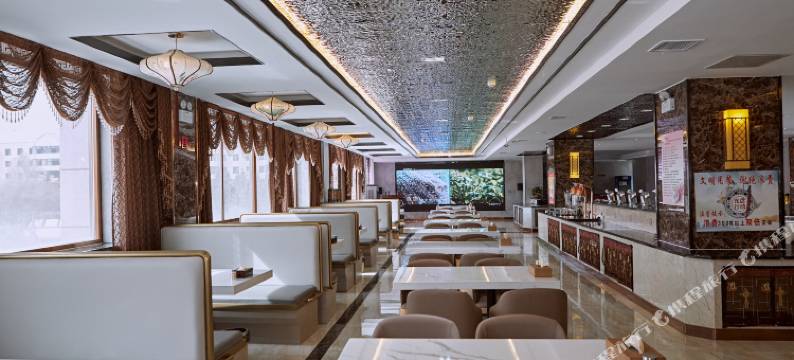 德令哈蓝天白云大酒店(德令哈市中心广场店)图片