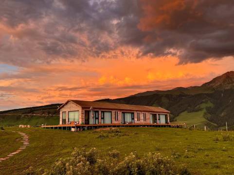 琼库什台青空冀翼民宿