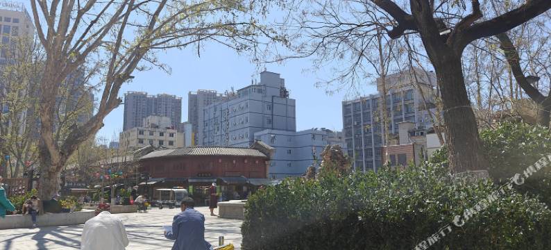 哪吒太空舱民宿(昆明环城南路店)图片