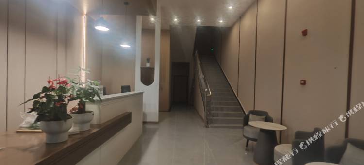 鼎苒时光酒店(白玉县店)图片