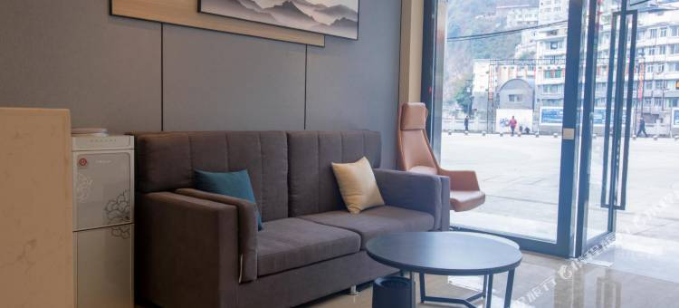 锐思特逸致酒店(峨边步行街店)图片