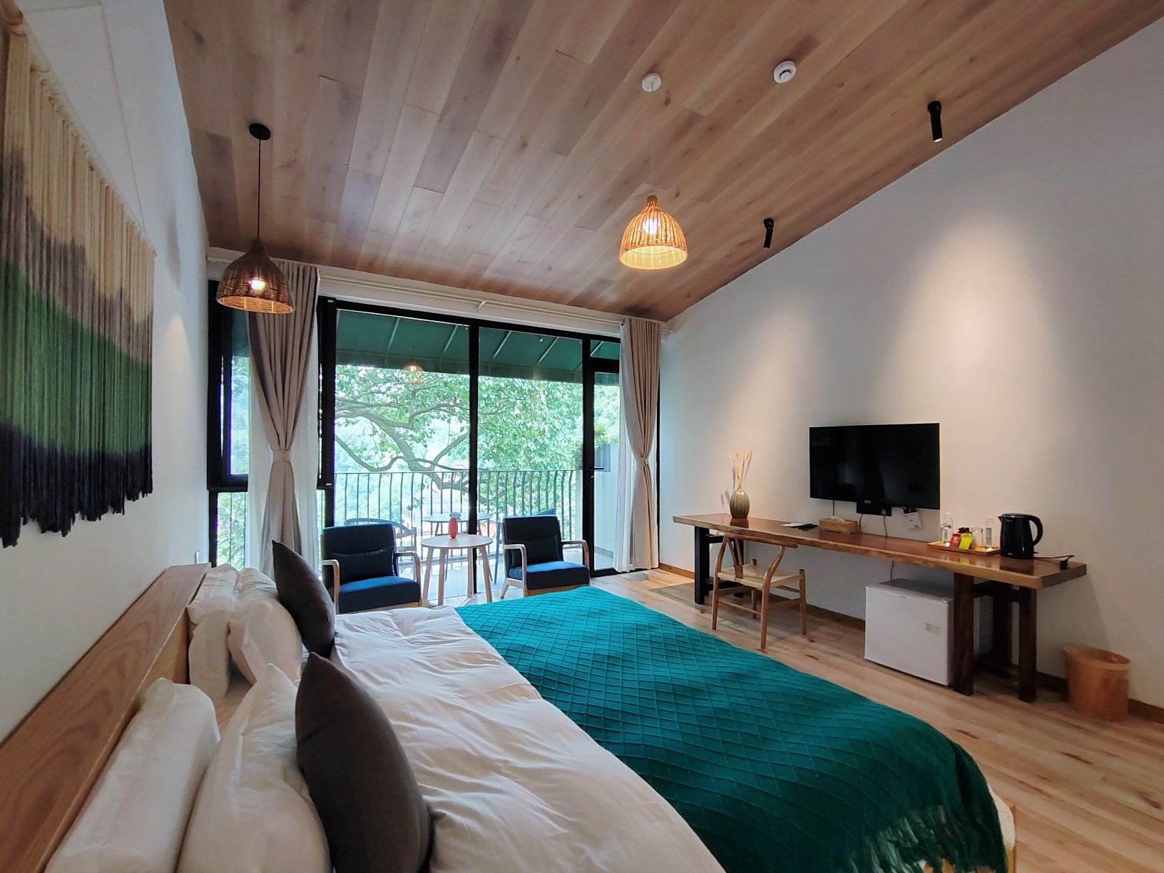 HOTEL IN THE CLOUDSOver view