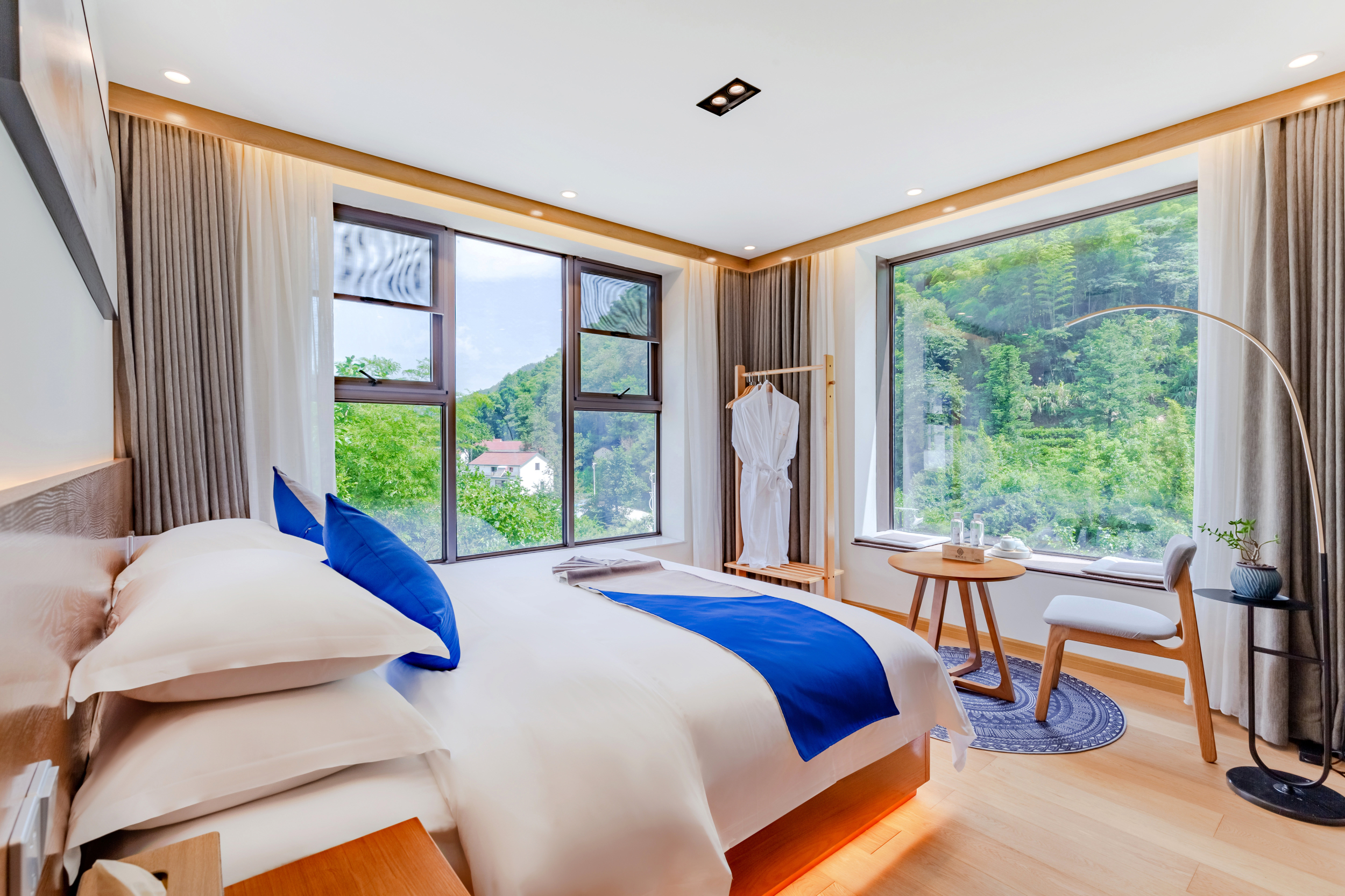 Banchu Qinggu Wei Hotel Over view