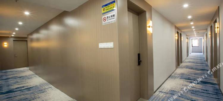乐橙·云影音酒店(鼓楼天一广场店)图片